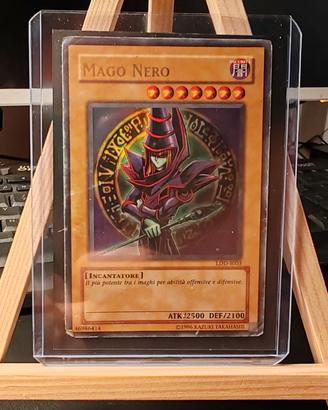 Mago Nero (V.1 - Ultra Rare) - YU GI OH!