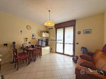 Bilocale con balcone, cantina e posto auto