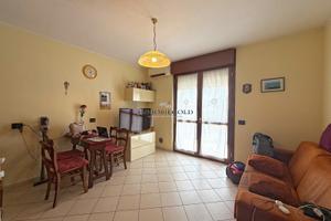 Bilocale con balcone, cantina e posto auto