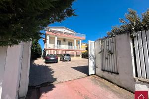 Villa bifamiliare in Via Andria con piscina