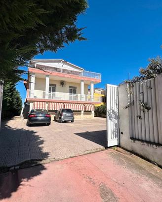 Villa bifamiliare in Via Andria con piscina