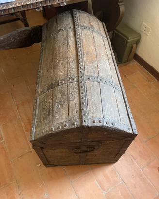 Baule antico stile pirata