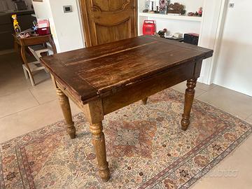 Tavolo antico in legno massello apribile