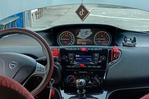 Lancia Ypslon anno 2020 1200 benzina