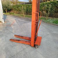 Carrello elevatore manuale