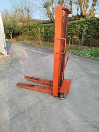 Carrello elevatore manuale