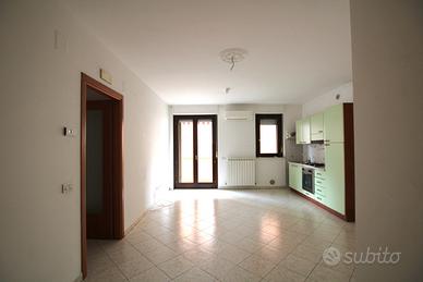 Secondo piano con posto auto