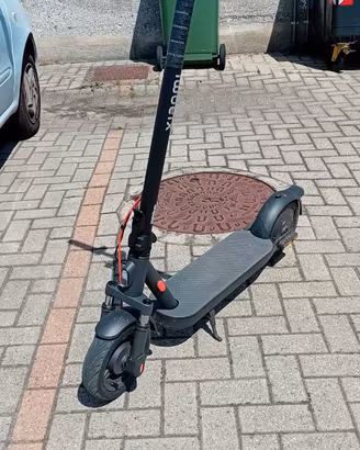 Monopattino elettrico xiaomi nuovo mai utilizzato.