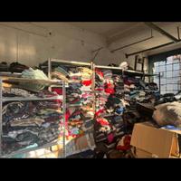 Stock abbigliamento second hand