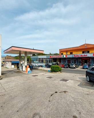 Stazione di servizio distributore carburanti