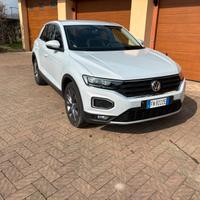 Volkswagen T-ROC, full optional fari a LED 1500