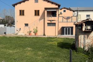 Villa a schiera con giardino