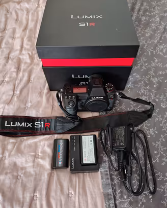 Panasonic Lumix S1R - 900 SCATTI - PARI AL NUOVO