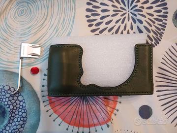 Custodia in pelle e Thumb grip Fuji X-E5