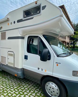 Camper Mansardato Benimar 6 posti letto