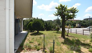 Trilocale con cantina e sottotetto in via Basile