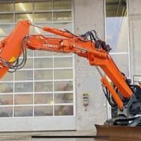 Miniescavatore Hitachi ZX85 USB-5, braccio triplic