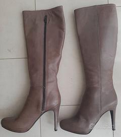 STIVALI  in PELLE   con  zeppa  fine interna n 37