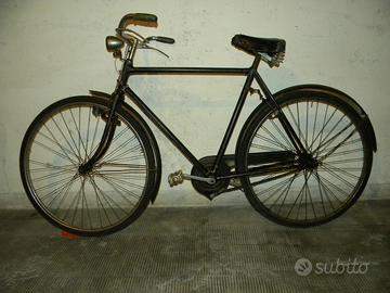 Bicicletta nera freni a bacchetta