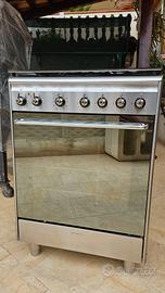 Cucina 4 fuochi con forno elettrico ventilato SMEG