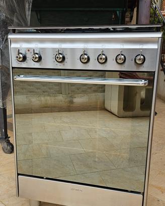 Cucina 4 fuochi con forno elettrico ventilato SMEG