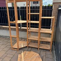 Scaffali ad angolo in legno