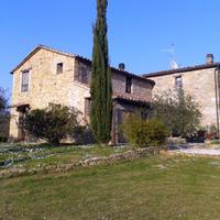 Casale in pietra con dependance, terreno e pozzo