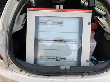 Quadro elettrico circa 80cm x 80cm