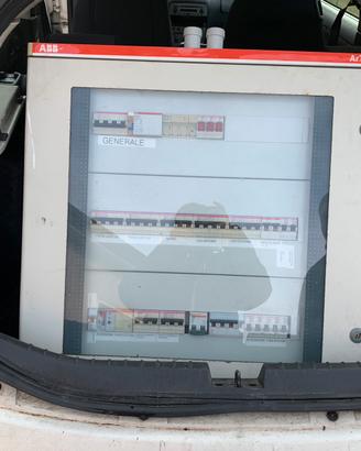 Quadro elettrico circa 80cm x 80cm