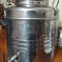 Contenitore per olio con rubinetto