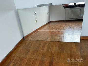 Specchio con faretto integrato