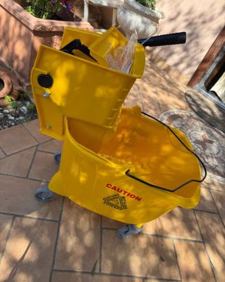 Secchio 32 lt con strizzatore mocio