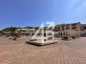 Attività / Licenza di 570 m² con più di 5 locali a
