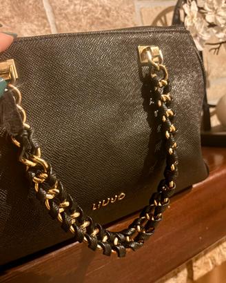 Borsa Liu Jo nera con tracolla e catena