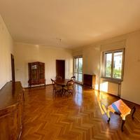 AMPIO E LUMINOSO APPARTAMENTO BICAMERE ESPOSTO ...