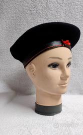 Basco Uomo Nero in Lana tg 57 con profili rossi