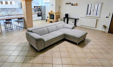 Divano letto angolare grigio con penisola