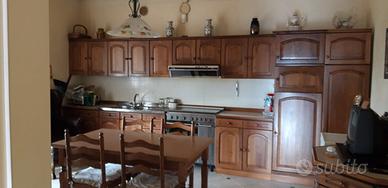 CUCINA LEGNO MASSELLO CON ELETTRODOMESTICI