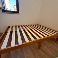 Letto con rete matrimoniale e materasso