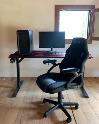 Postazione gaming e lavoro