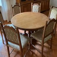 Tavolo da pranzo con sedie