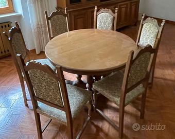 Tavolo da pranzo con sedie