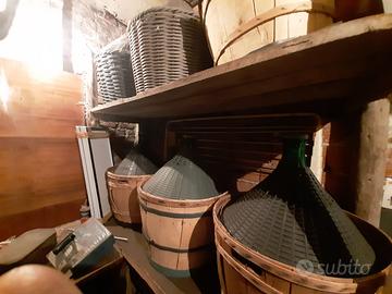 Bottiglioni, damigiane, bottiglie, barattoli