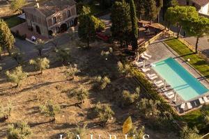 Palazzo / Stabile di 2000 m² con più di 5 locali a