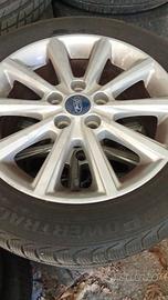 4 Cerchi in lega 16" con sensore di gonf. e gomme