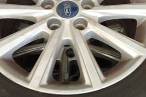 4 Cerchi in lega 16" con sensore di gonf. e gomme