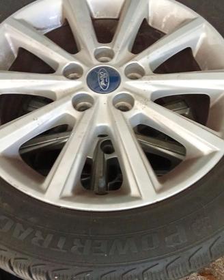 4 Cerchi in lega 16" con sensore di gonf. e gomme