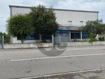 Immobile di 1517 m² con più di 5 locali a Ghedi