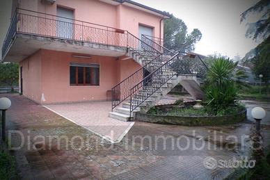 Villa singola 170mq con giardino a Pedara