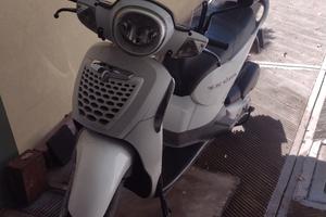 Aprilia scarabeo 200